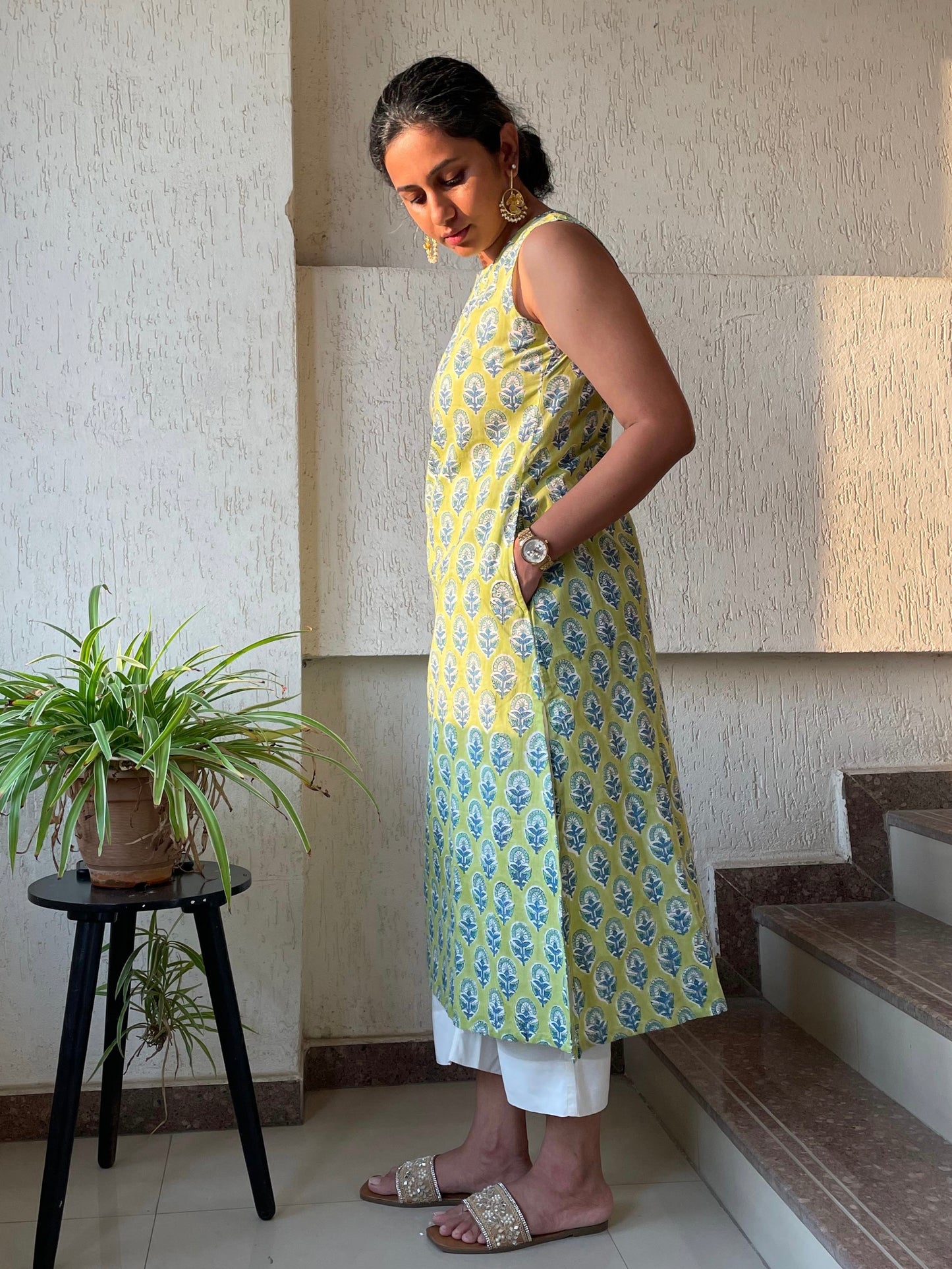 Lemon Green Sleeveless Cotton Kurta